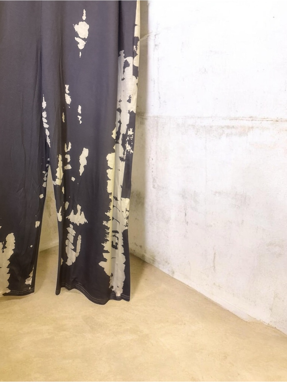 Spotted Tie-Dye Jumpsuit With Pockets - Gray and White - Picture 4 of 9